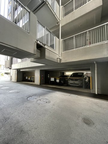 ウィズなんばの駐車場