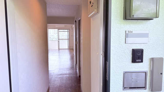 ★仲介手数料半額★マンション第二恵比寿苑（中庭があるレトロ系のヴィンテージマンション）の玄関