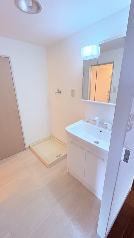 ★仲介手数料半額★マンション第二恵比寿苑（中庭があるレトロ系のヴィンテージマンション）の独立洗面台