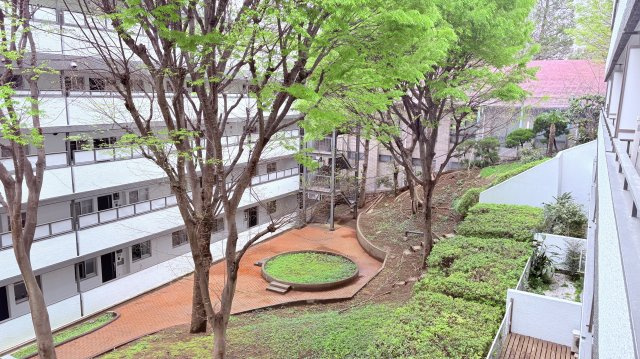 ★仲介手数料半額★マンション第二恵比寿苑（中庭があるレトロ系のヴィンテージマンション）の中庭