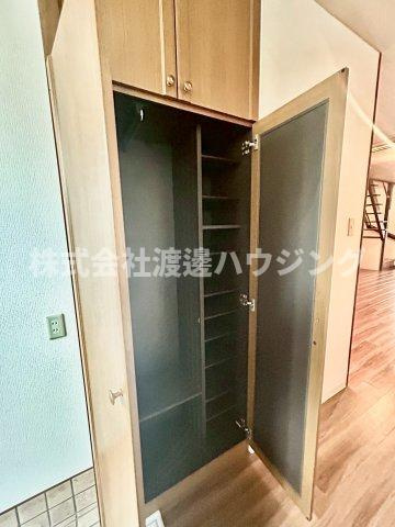 ロッヂt赤井1丁目テラスハウスの収納|玄関収納