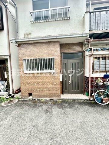 ロッヂt赤井1丁目テラスハウスのエントランス