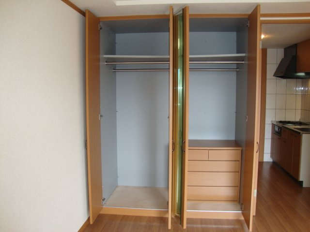 シャルドネ弥生が丘の収納|洋室クローゼット