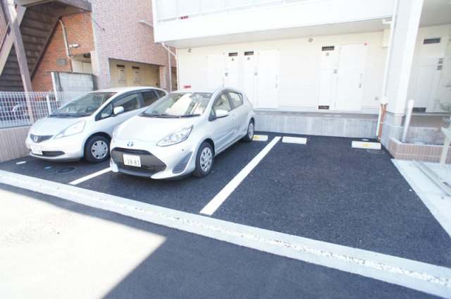 リブリ・南八幡の駐車場