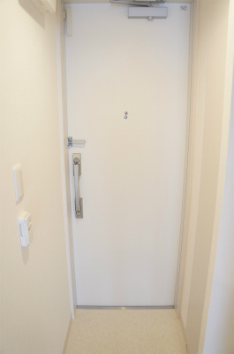 リブリ・南八幡の玄関