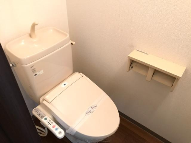 レフュージ川沿のトイレ|シャワー付トイレ