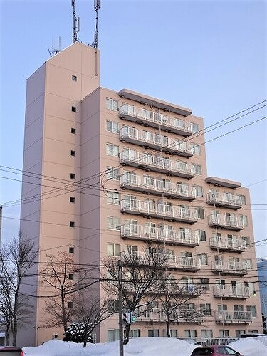 ライオンズマンション真駒内公園の外観