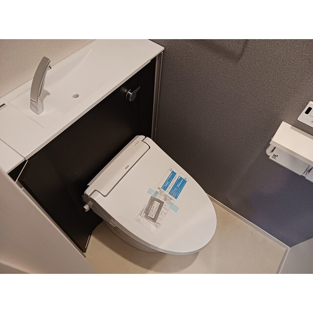 岐阜市芋島４丁目のアパートのトイレ