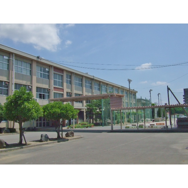 茜部本郷辻駐車場の周辺|加納中学校