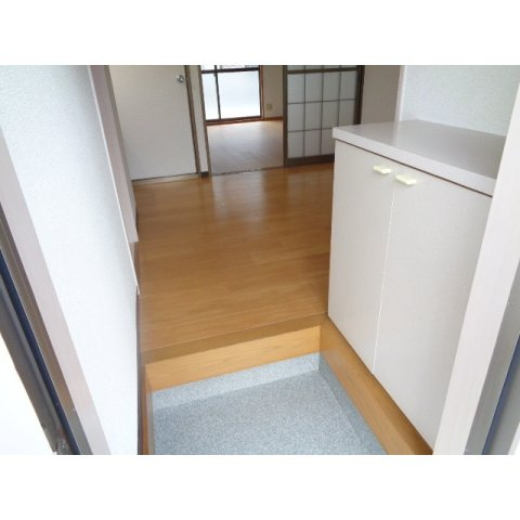 バイオレットハイムの玄関