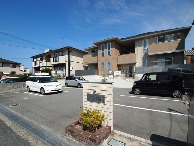 セジュール牧野の駐車場