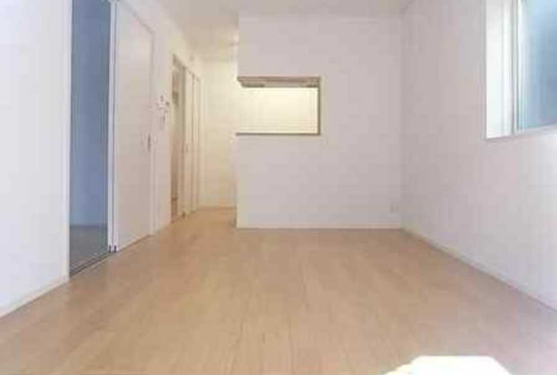 ワカタケ　敷金0　南向き　四方角部屋の居間・リビング