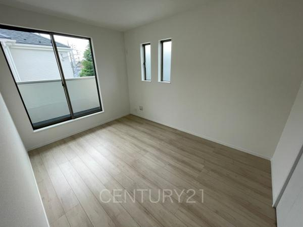 渋川市石原A号棟の洋室|２面採光の明るい洋室です。