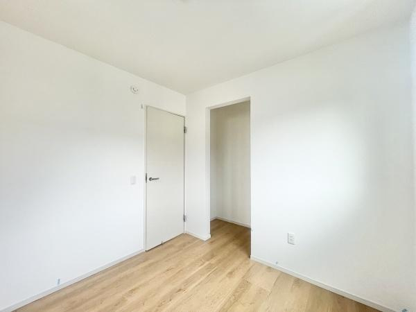 【洋室】 | 約6帖の洋室です！WIC付きのお部屋になります！