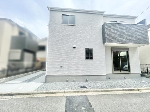 【その他】 | 低層の一戸建てを中心とした街並みが整然と続き、周辺は高い建物が建っていないので、採光や開放性に恵まれる環境です。