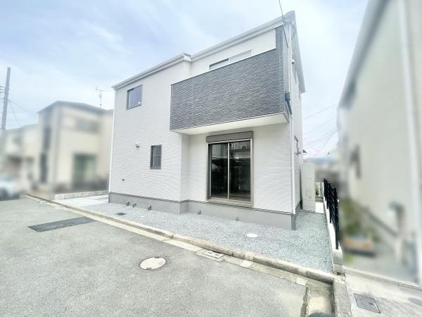 【前面道路含む現地写真】 | 南海高野線が徒歩圏内！各方面アクセスがいい住居は日々の生活を助けてくれますね。

