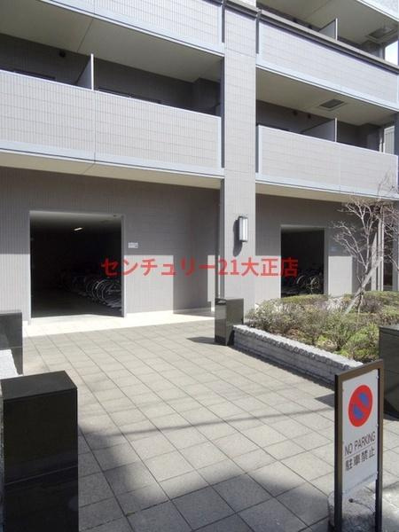 大阪市港区南市岡３丁目の賃貸マンションのエントランス