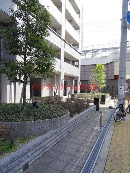 大阪市港区南市岡３丁目の賃貸マンションのエントランス