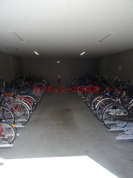 大阪市港区南市岡３丁目の賃貸マンションのエントランス