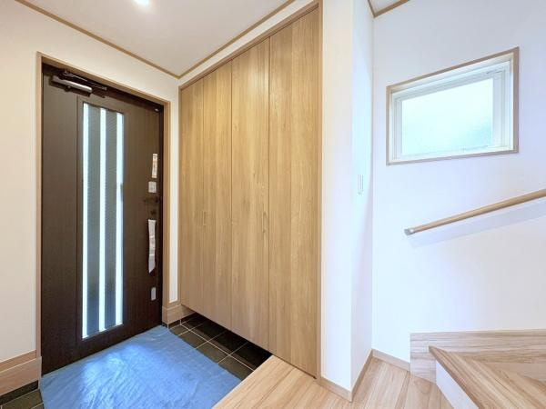 横浜市中区本郷町３丁目の新築一戸建の玄関