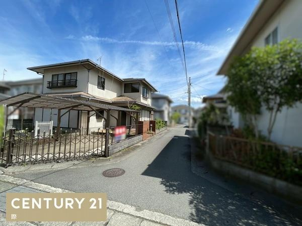 岩出市中島　中古戸建の前面道路含む現地写真
