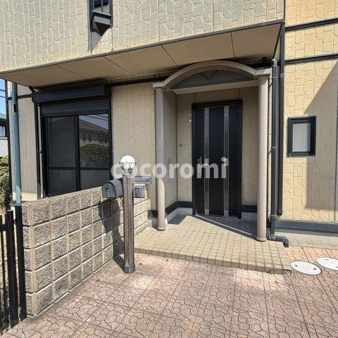 津田山手メゾネットの玄関