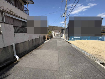 【前面道路含む現地写真】 | 唐櫃台１丁目土地（更地）