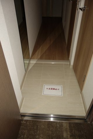 ミレーネ滝野川の玄関