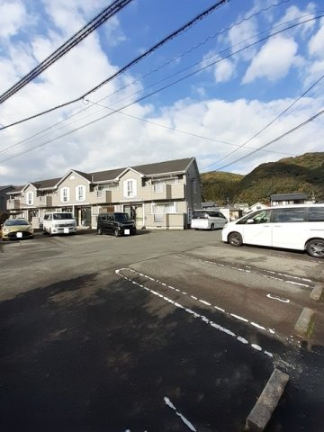 メゾンフルールＣの駐車場