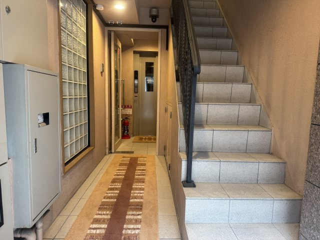 モリヒロビルのエントランス