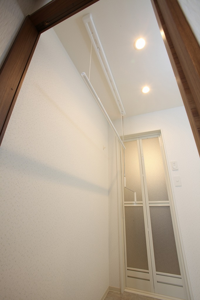 早川コーポの設備|室内物干竿完備しています！！