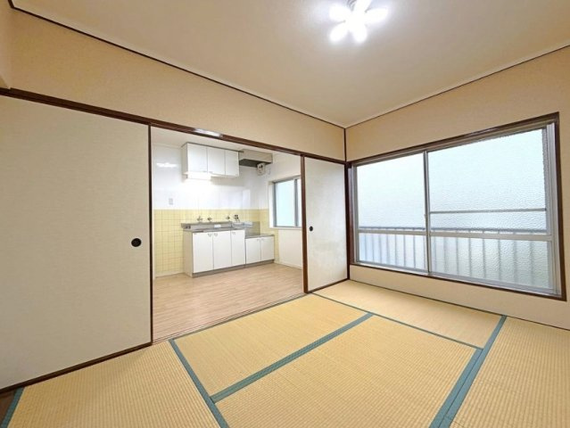 メゾン津之江の和室|和室は寝室や子ども遊びスペースにも最適。畳ならではの柔らかさで、安全・快適に暮らせる心落ち着く居室です