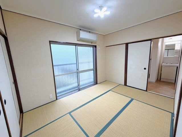 メゾン津之江の和室|落ち着きある和室は、畳の香りに包まれたくつろぎ空間。昼寝や趣味、客間としても使え、家族みんなが心地よく過ごせます。