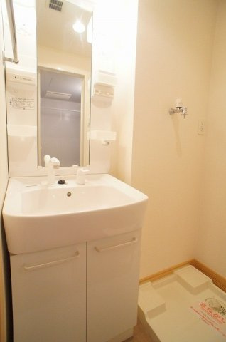 リバーサイド　レジデンスの洗面所|スペースが確保できる洗面所です