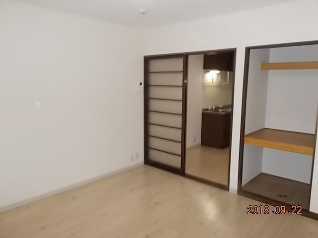 サニモールの居間・リビング|こちらのリビングで趣味の時間をお楽しみください