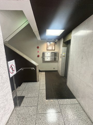 【エントランス】 | 銀座西ビルヂング | 落ち着いたエントランスです