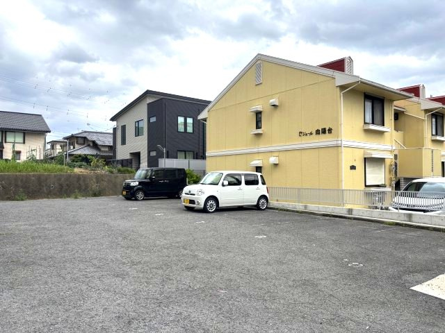 ヴィラ仲谷向陽台の駐車場