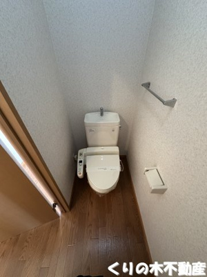 【トイレ】 | 蔵・KATAYAMA A棟 | ゆったりとした空間のトイレです