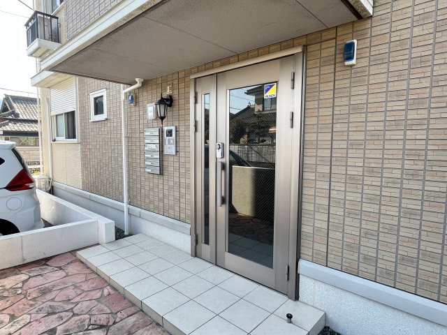 ライジングサン西宮 A棟のエントランス