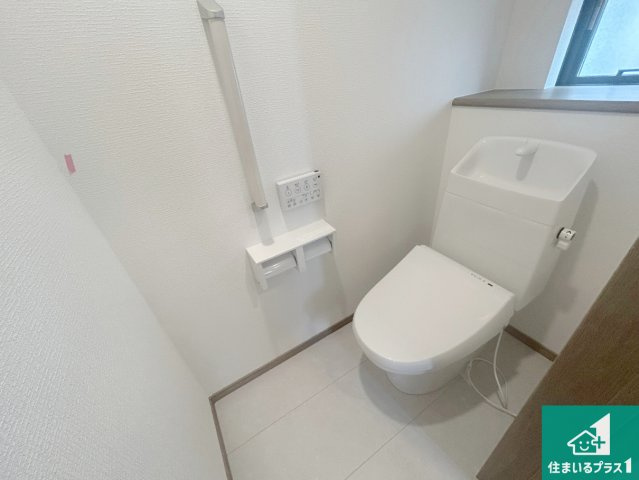 伊丹市昆陽泉町　新築一戸建てのトイレ|1・2階の2ヶ所にあるので、朝の忙しい時間の順番待ちもなく、深夜の利用にも大変便利です。