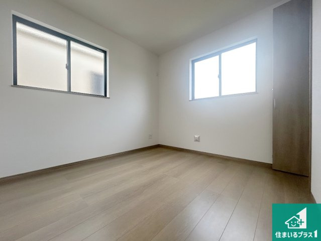 伊丹市昆陽泉町　新築一戸建ての洋室|シンプルな洋室は、自分好みのインテリアが楽しめます♪ご家族とインテリアや家具を選びに行くのは新築購入時の醍醐味の一つです。ぜひお楽しみください♪