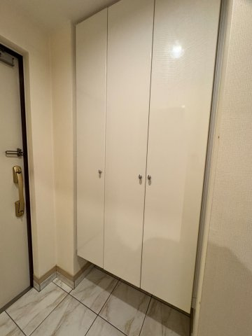 ワイズユウラク入間の収納|大き目な玄関収納♪