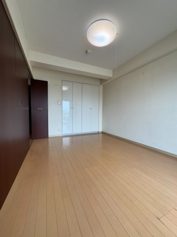 ワイズユウラク入間の洋室