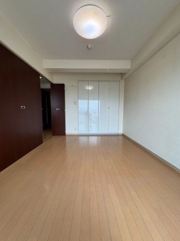 ワイズユウラク入間の洋室