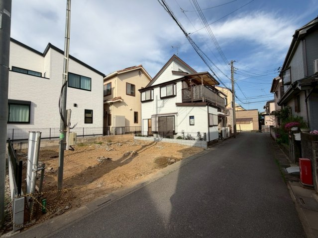 越谷市大泊新築戸建ての前面道路含む現地写真