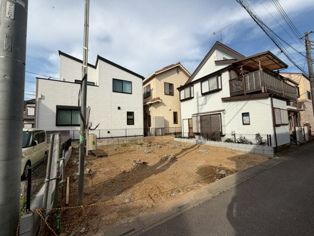 越谷市大泊新築戸建ての前面道路含む現地写真