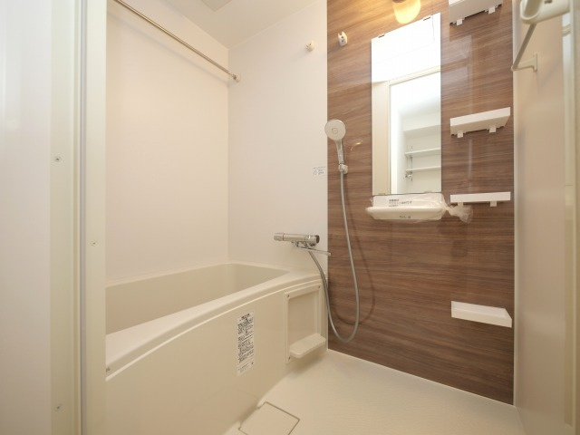 セレニテ新大阪グランデミリューの浴室