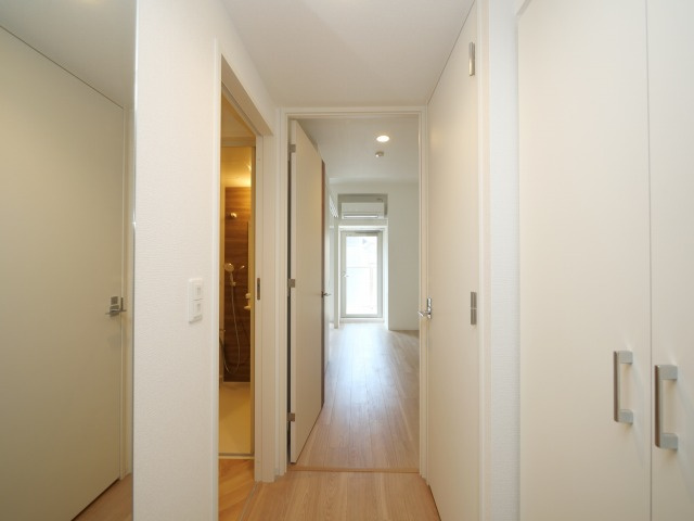 セレニテ新大阪グランデミリューの玄関