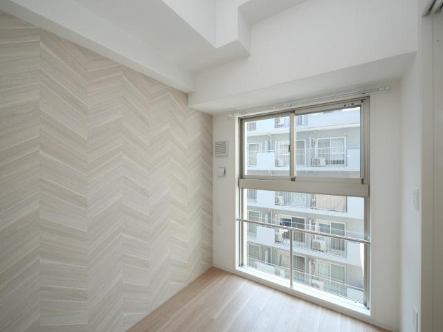 セレニテ新大阪グランデミリューの洋室