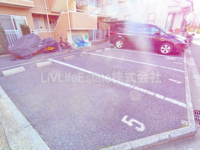ＭＩＹＡＫＯマンションの駐車場